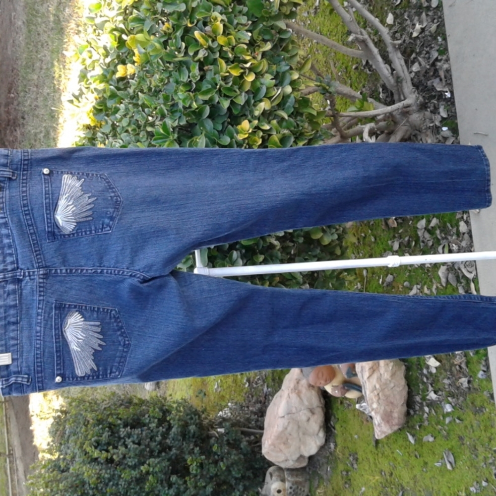 Women's jeans size 11 brand is kaba good condition they do have stretch